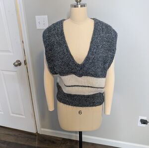 Adele Knitwear Chic V-Neck Sweater Vest in Gray White Size 6/Medium